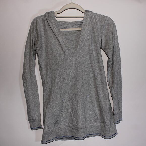 GAP Tops - Y2K Gap Gray 100% Cotton Fitted Pullover With Blue Stitching Size S